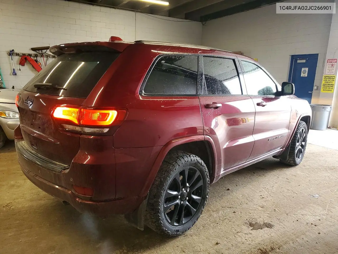 2018 JEEP GRAND CHEROKEE VIN 1C4RJFAG2JC266901 — фото 3