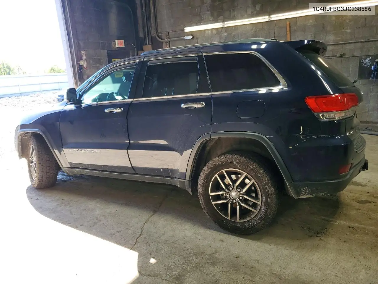 2018 JEEP GRAND CHEROKEE VIN 1C4RJFBG3JC238586 — фото 2