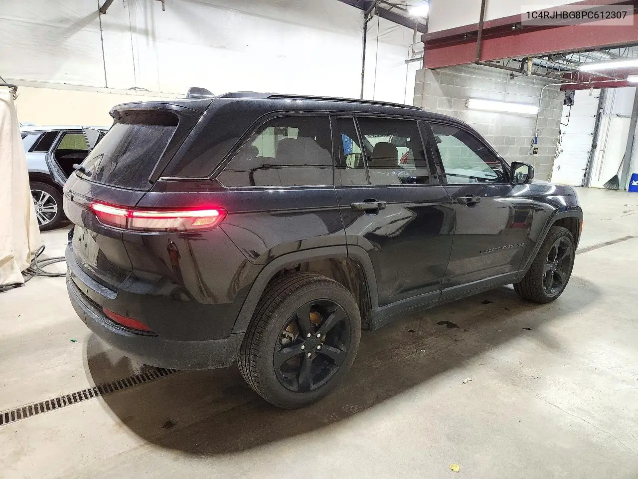 2023 JEEP GRAND CHEROKEE VIN 1C4RJHBG8PC612307 — фото 3