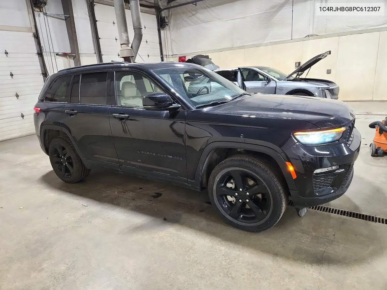 2023 JEEP GRAND CHEROKEE VIN 1C4RJHBG8PC612307 — фото 4