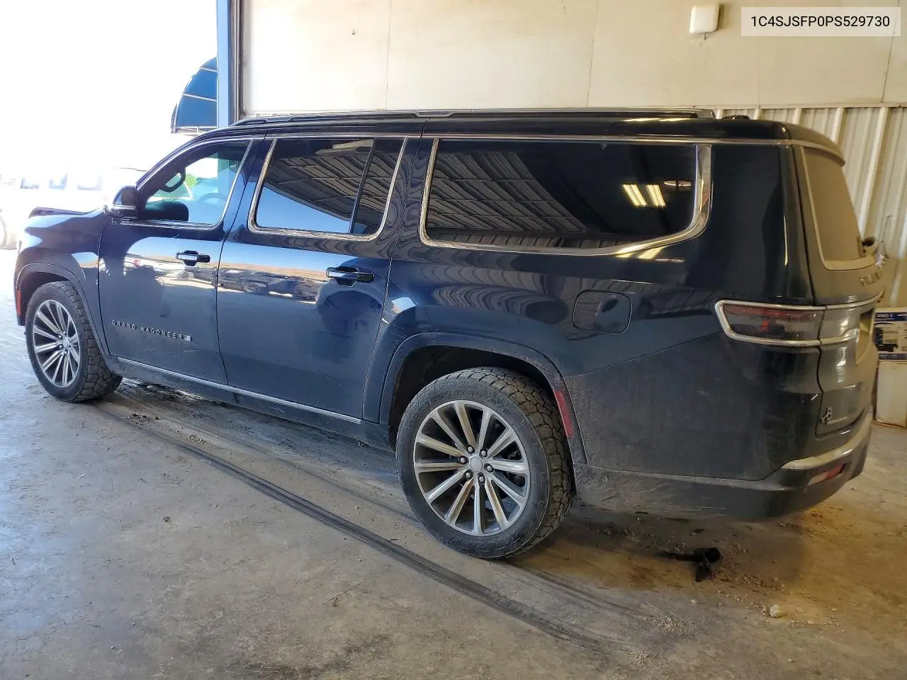 2023 JEEP GRAND WAGONEER VIN 1C4SJSFP0PS529730 — фото 2