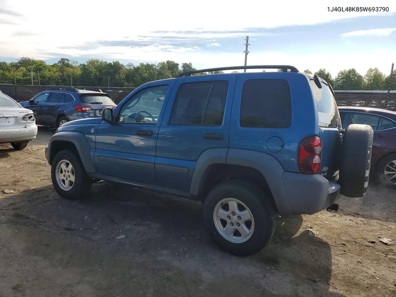 2005 JEEP LIBERTY (NORTH AMERICA) VIN 1J4GL48K85W693790 — фото 2