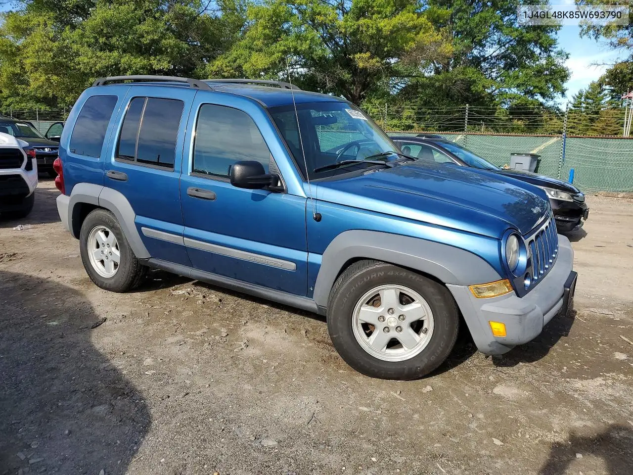 2005 JEEP LIBERTY (NORTH AMERICA) VIN 1J4GL48K85W693790 — фото 4
