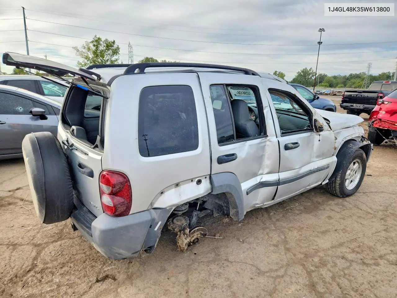 2005 JEEP LIBERTY (NORTH AMERICA) VIN 1J4GL48K35W613800 — фото 3