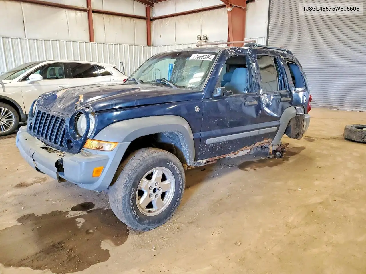 JEEP LIBERTY (NORTH AMERICA) 2005, VIN 1J8GL48575W505608