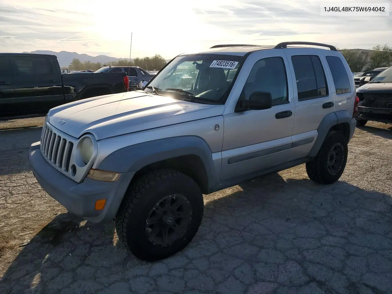JEEP LIBERTY (NORTH AMERICA) 2005, VIN 1J4GL48K75W694042