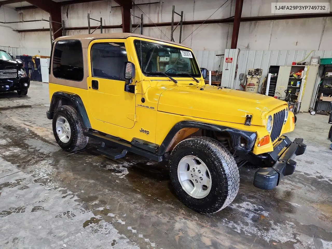 2000 JEEP WRANGLER VIN 1J4FA29P3YP749732 — фото 4