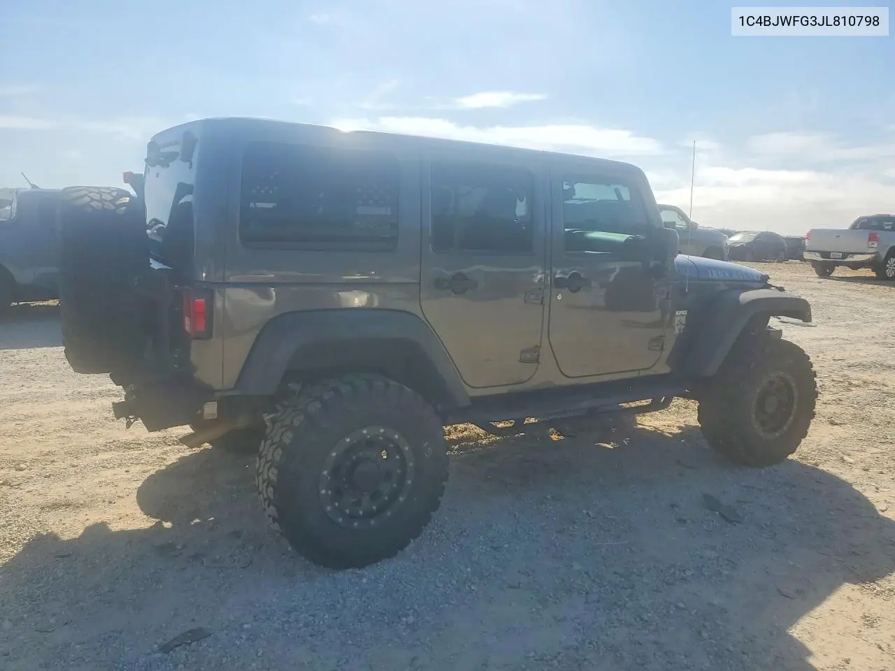 2018 JEEP WRANGLER VIN 1C4BJWFG3JL810798 — фото 3