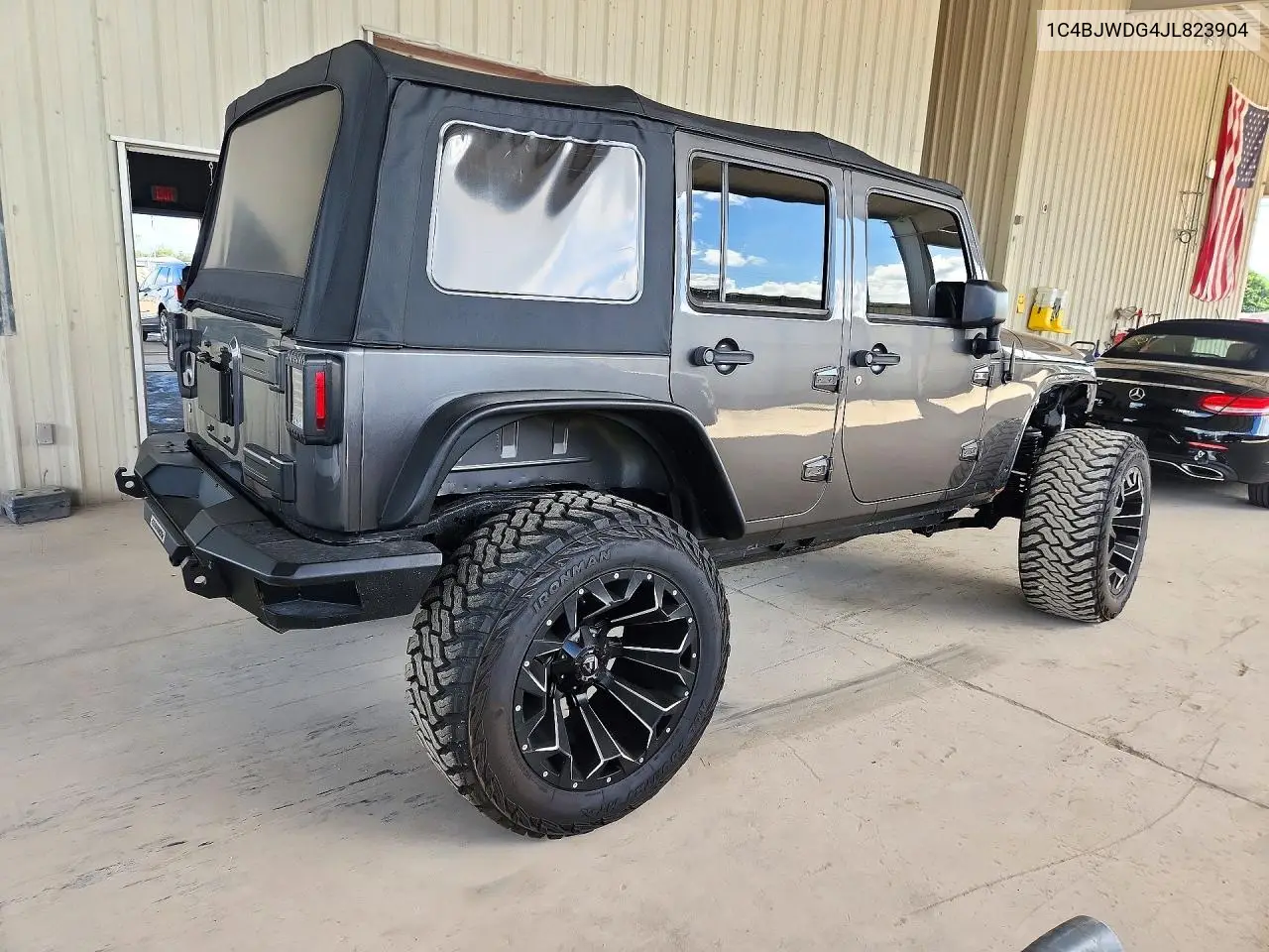 2018 JEEP WRANGLER VIN 1C4BJWDG4JL823904 — фото 3