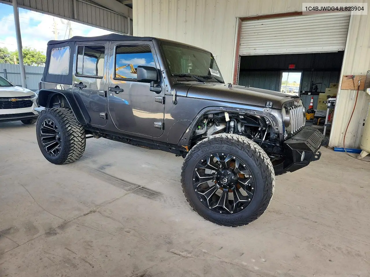 2018 JEEP WRANGLER VIN 1C4BJWDG4JL823904 — фото 4