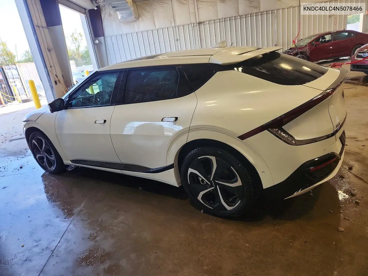 2022 KIA EV6 VIN KNDC4DLC4N5078466 — фото 2
