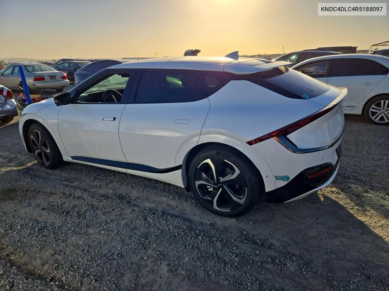 2024 KIA EV6 VIN KNDC4DLC4R5188097 — фото 2