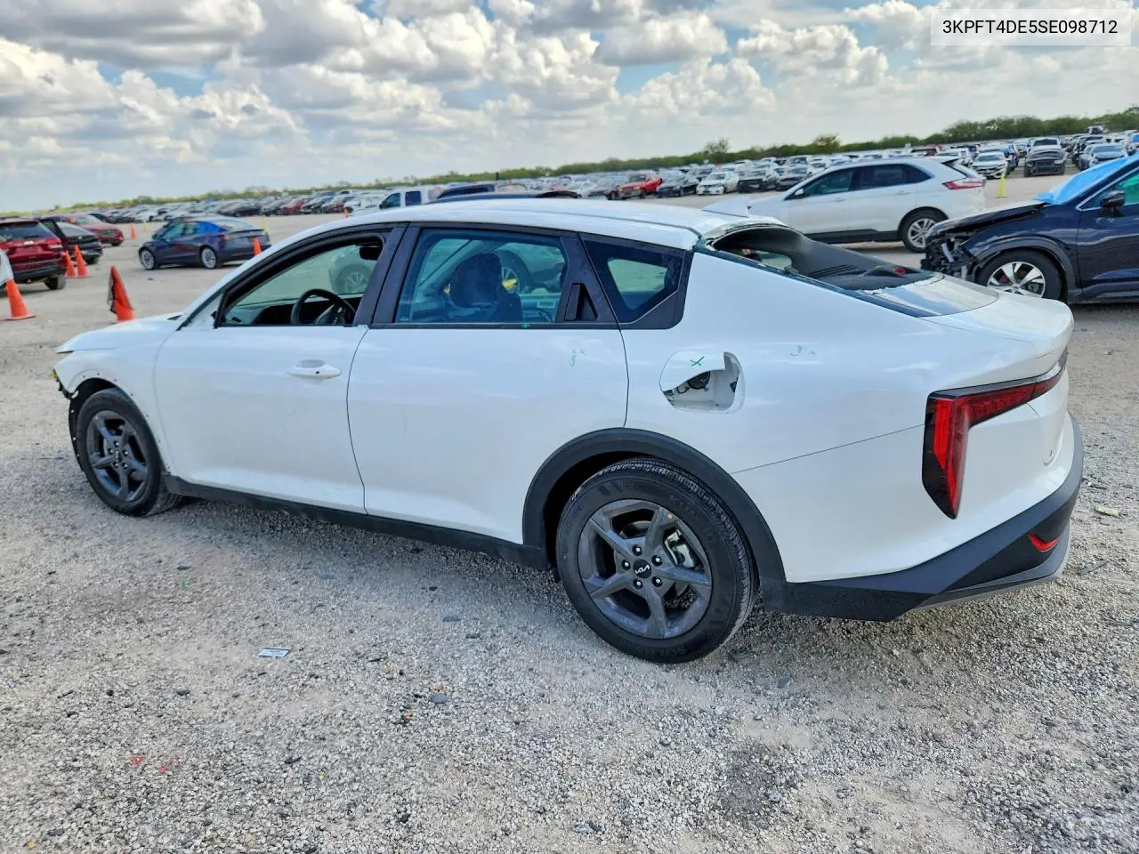 2025 KIA K4 VIN 3KPFT4DE5SE098712 — фото 2