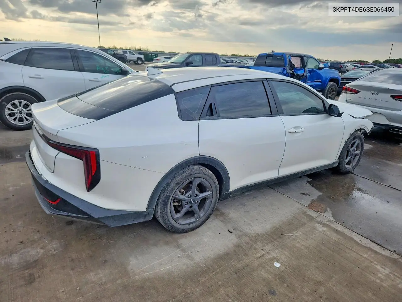 2025 KIA K4 VIN 3KPFT4DE6SE066450 — фото 3