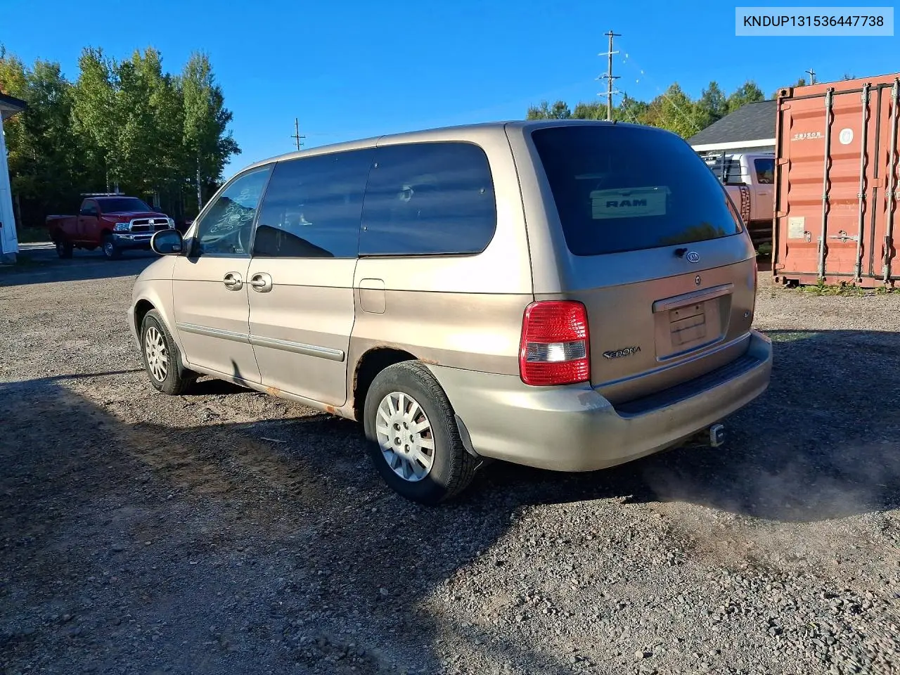 2003 KIA SEDONA VIN KNDUP131536447738 — фото 2