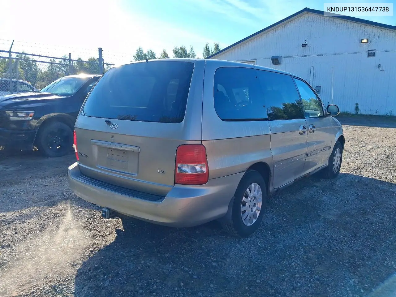 2003 KIA SEDONA VIN KNDUP131536447738 — фото 3
