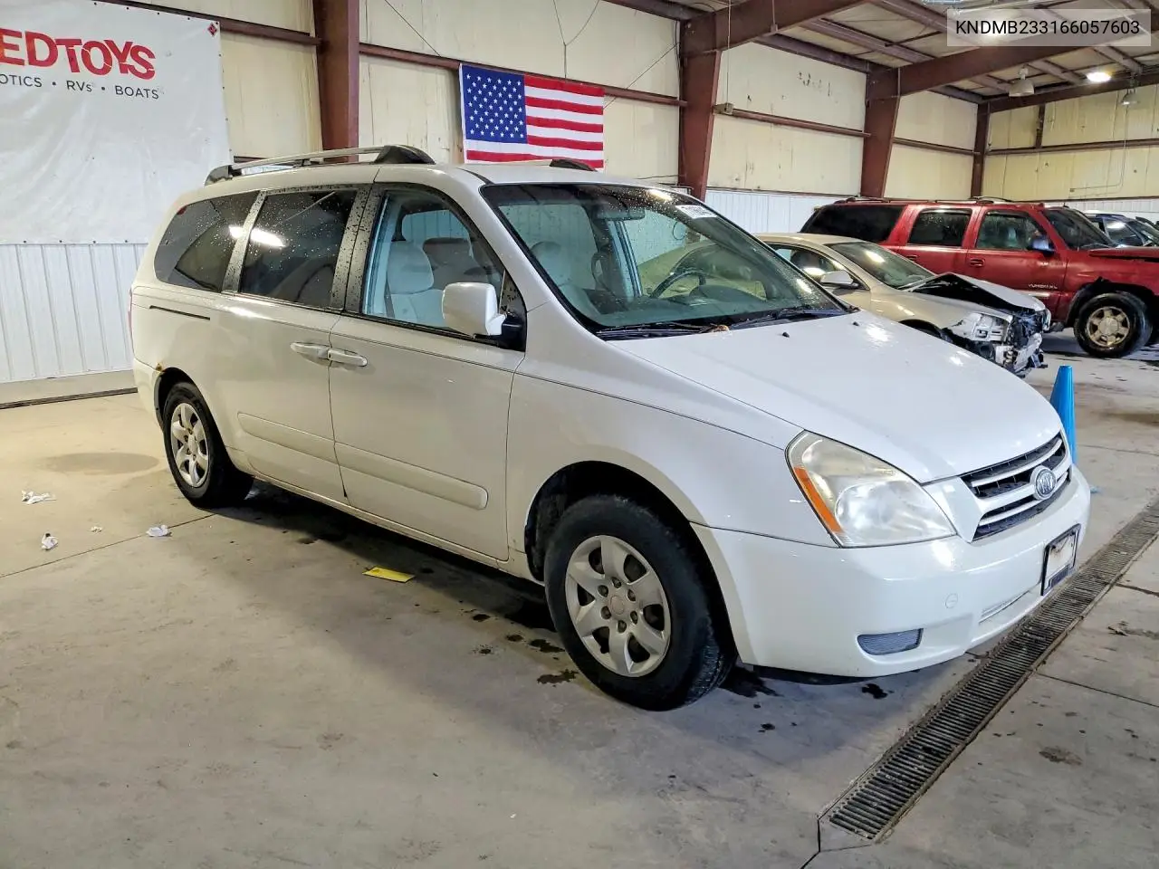 2006 KIA SEDONA VIN KNDMB233166057603 — фото 4