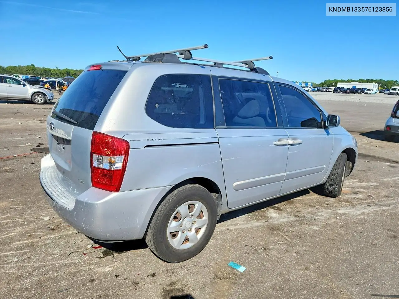 2007 KIA SEDONA VIN KNDMB133576123856 — фото 3
