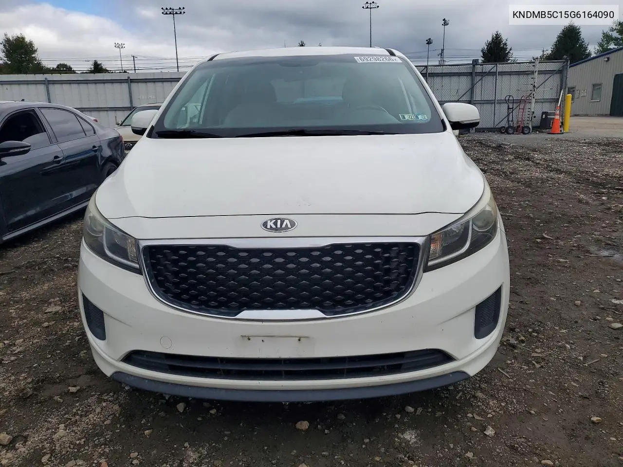 2016 KIA SEDONA VIN KNDMB5C15G6164090 — фото 5
