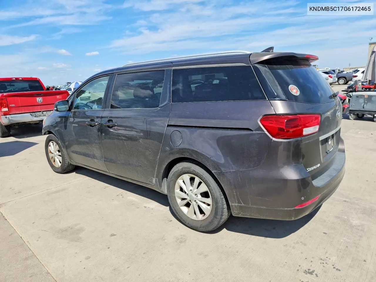 2016 KIA SEDONA VIN KNDMB5C17G6172465 — фото 2