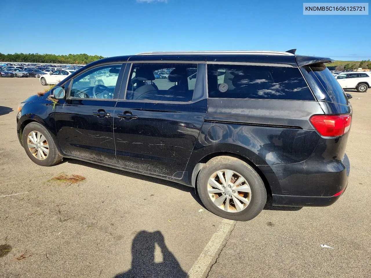 2016 KIA SEDONA VIN KNDMB5C16G6125721 — фото 2