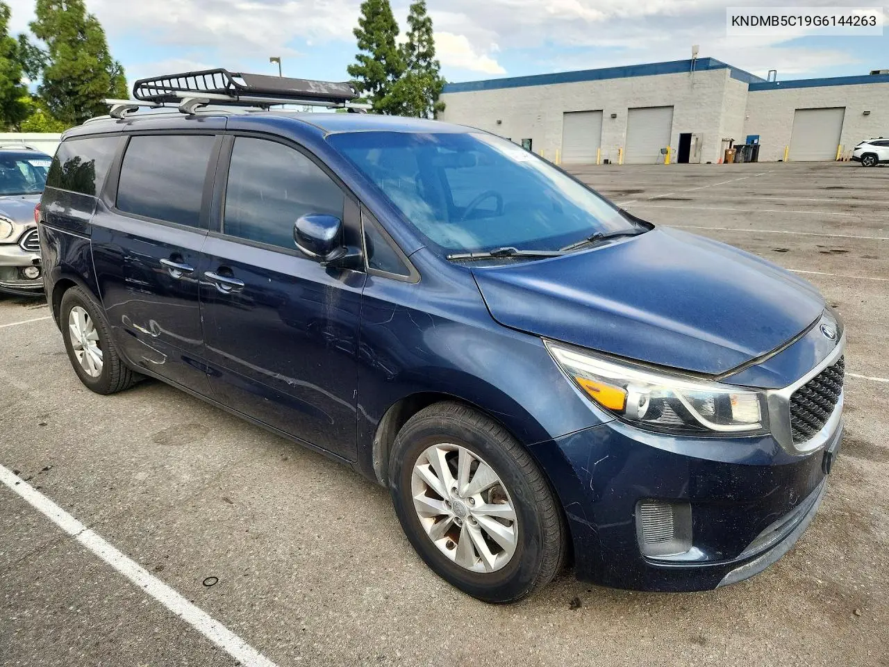 2016 KIA SEDONA VIN KNDMB5C19G6144263 — фото 4