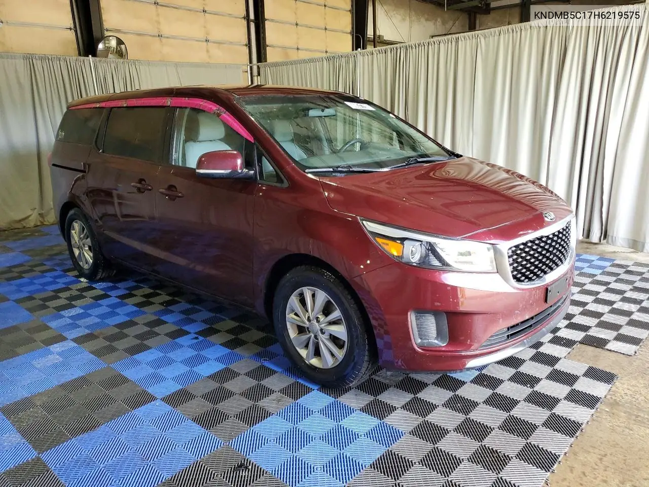 2017 KIA SEDONA VIN KNDMB5C17H6219575 — фото 4