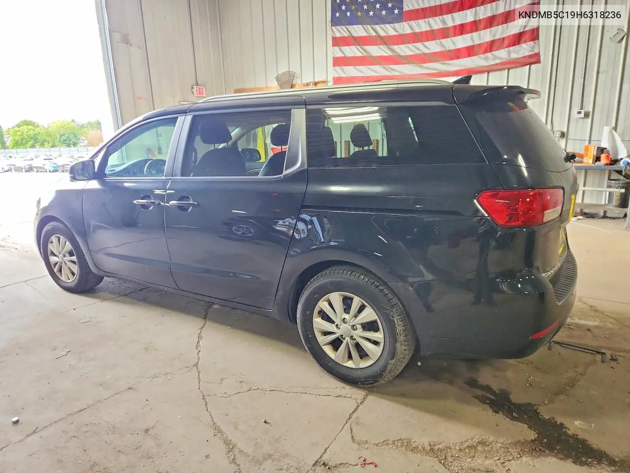 2017 KIA SEDONA VIN KNDMB5C19H6318236 — фото 2