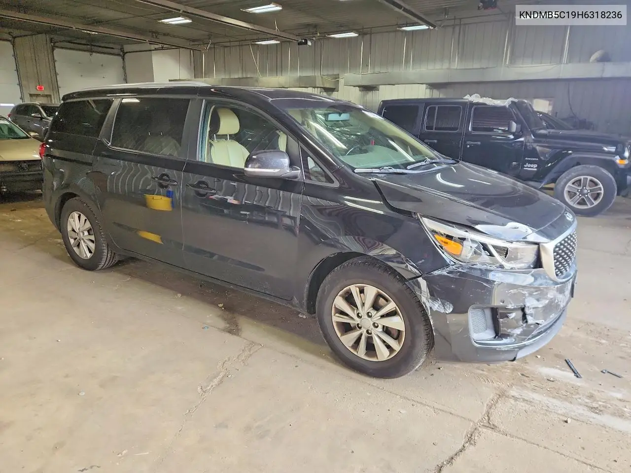2017 KIA SEDONA VIN KNDMB5C19H6318236 — фото 4