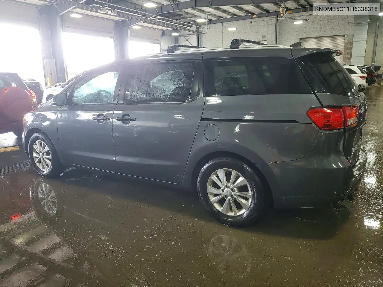 2017 KIA SEDONA VIN KNDMB5C11H6338318 — фото 2