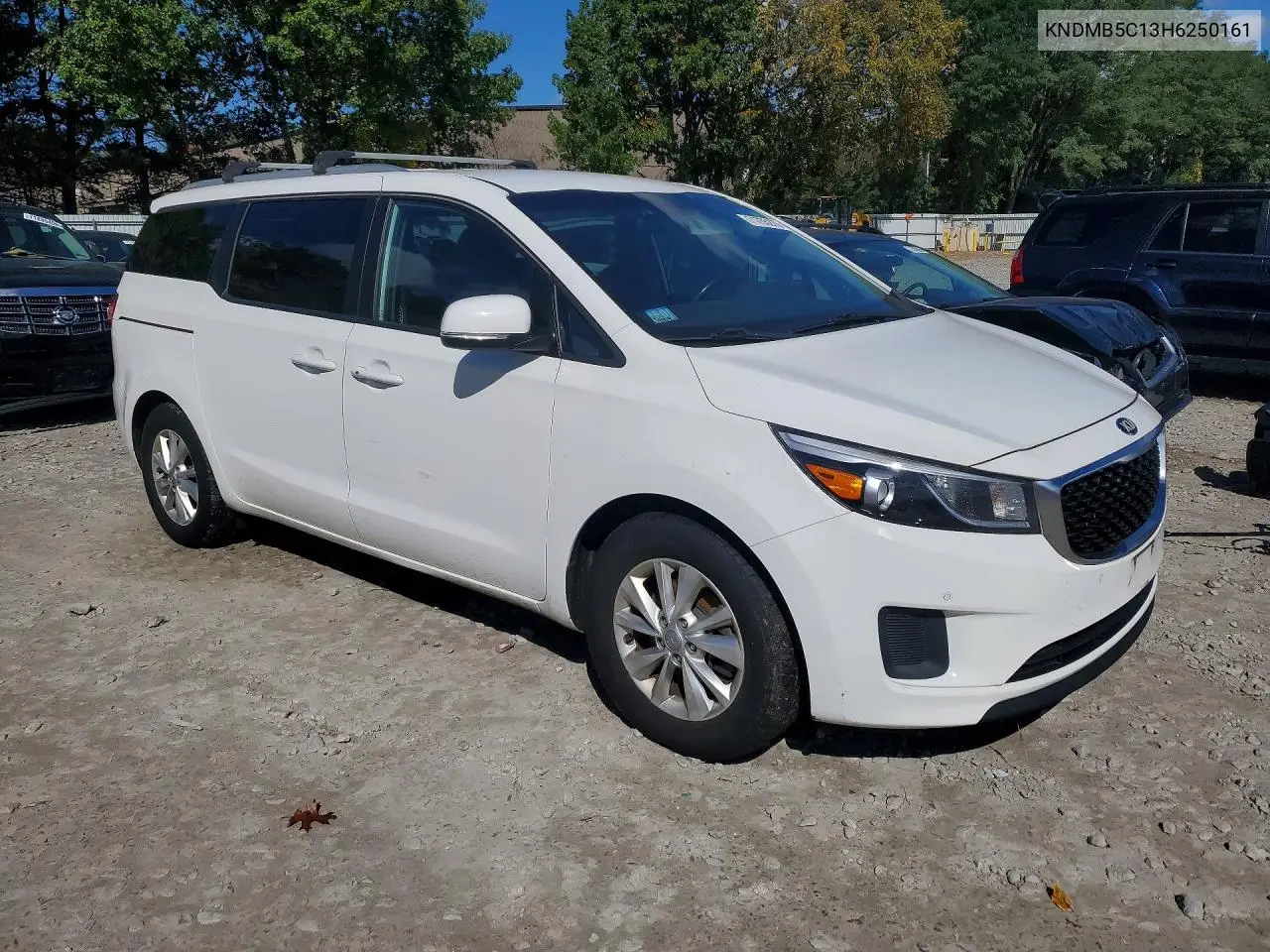 2017 KIA SEDONA VIN KNDMB5C13H6250161 — фото 4
