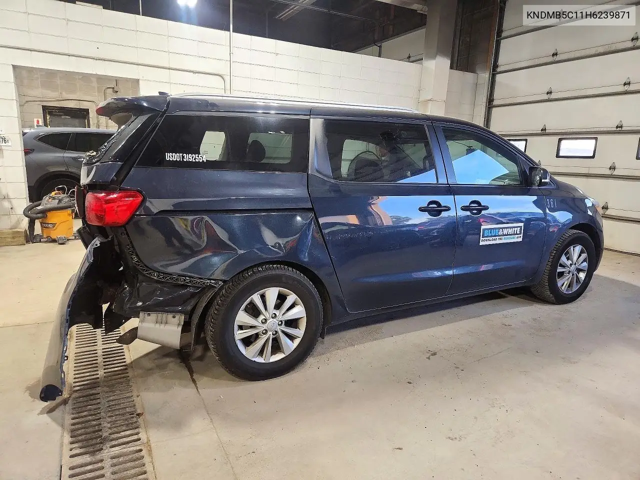 2017 KIA SEDONA VIN KNDMB5C11H6239871 — фото 3