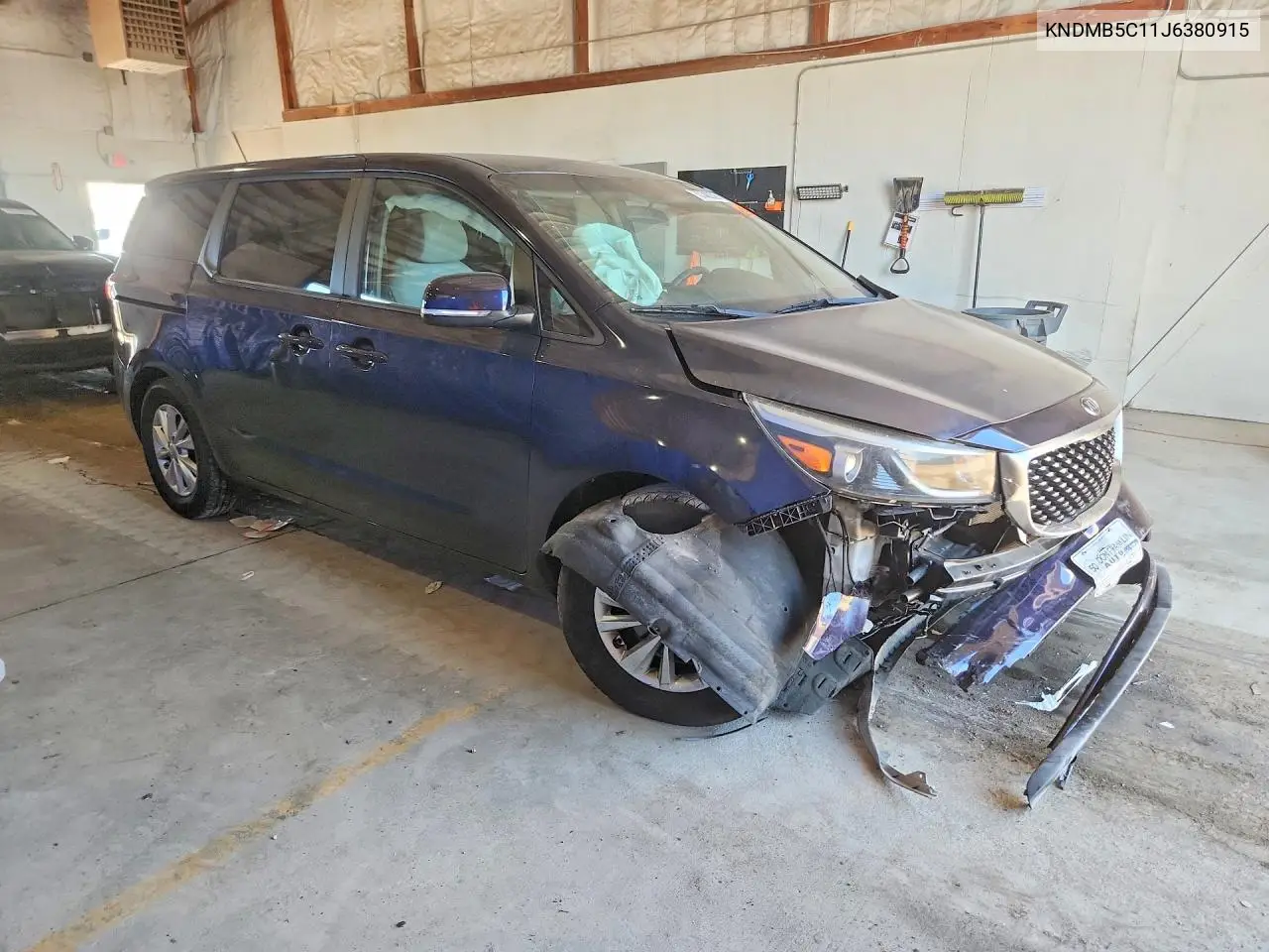 2018 KIA SEDONA VIN KNDMB5C11J6380915 — фото 4