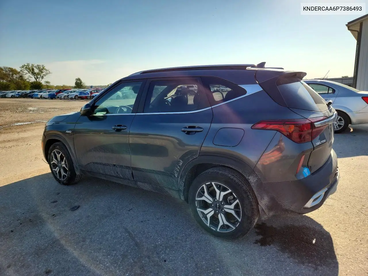 2023 KIA SELTOS VIN KNDERCAA6P7386493 — фото 2