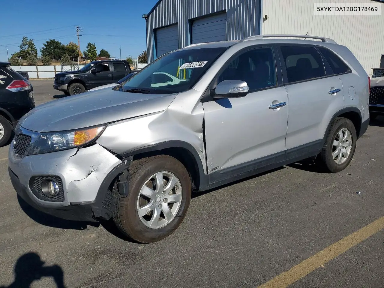 KIA SORENTO 2011, VIN 5XYKTDA12BG178469