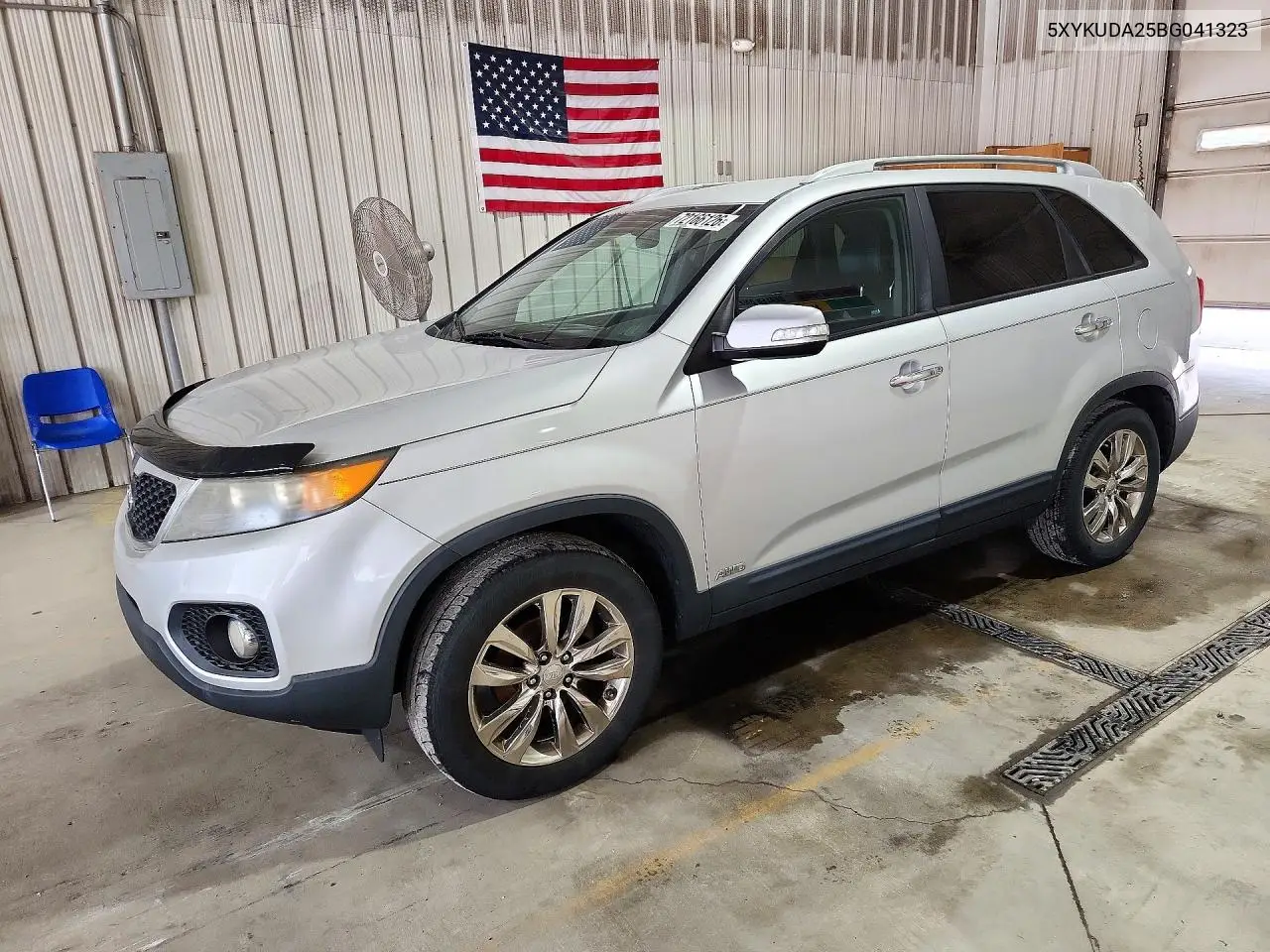 KIA SORENTO 2011, VIN 5XYKUDA25BG041323