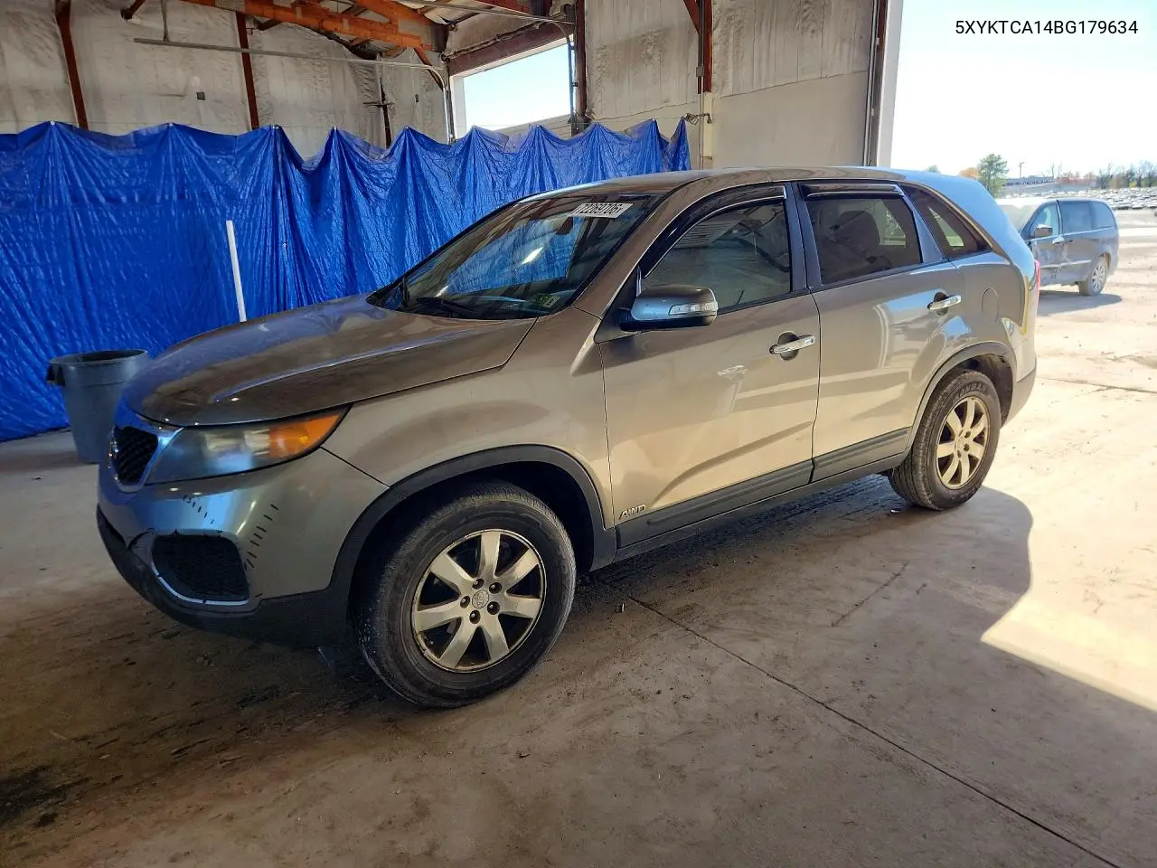 KIA SORENTO 2011, VIN 5XYKTCA14BG179634