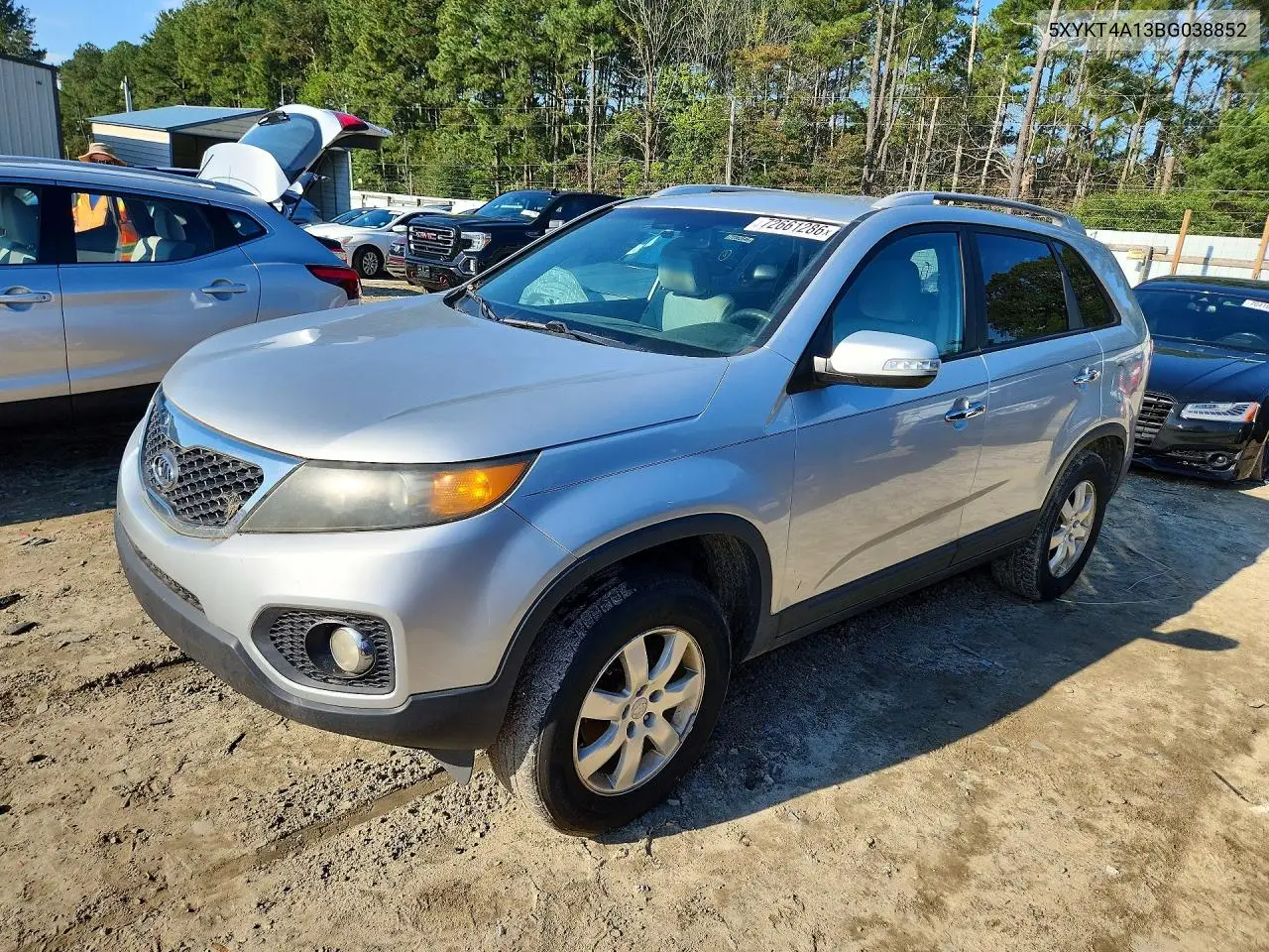 KIA SORENTO 2011, VIN 5XYKT4A13BG038852