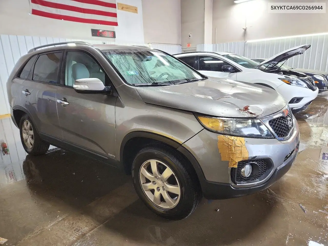 2012 KIA SORENTO VIN 5XYKTCA69CG266944 — фото 4