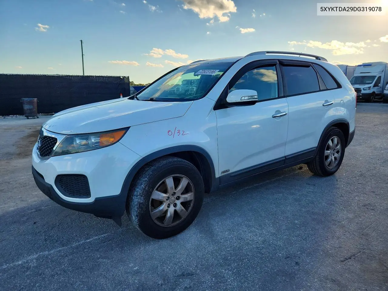 KIA SORENTO 2013, VIN 5XYKTDA29DG319078