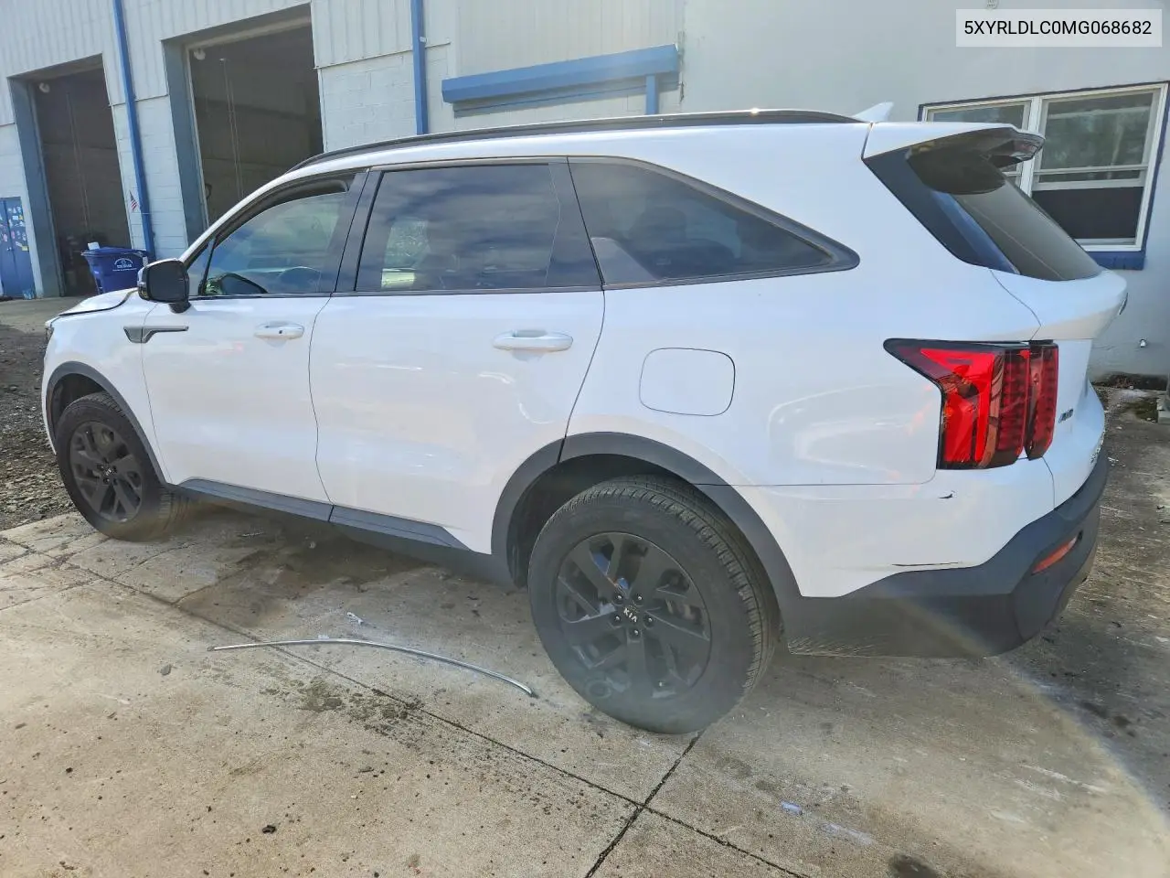 2021 KIA SORENTO VIN 5XYRLDLC0MG068682 — фото 2