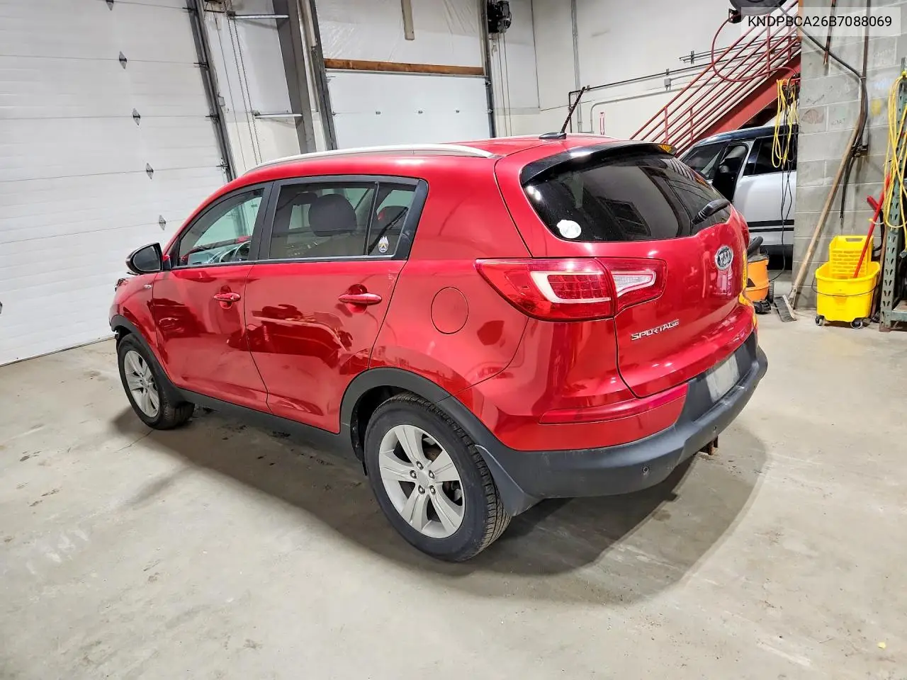 2011 KIA SPORTAGE VIN KNDPBCA26B7088069 — фото 2