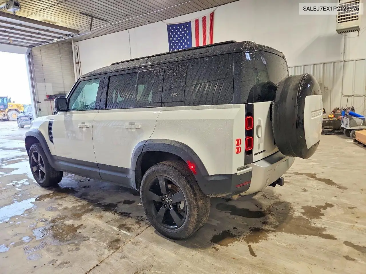 2023 LAND ROVER DEFENDER VIN SALEJ7EX1P2123976 — фото 2