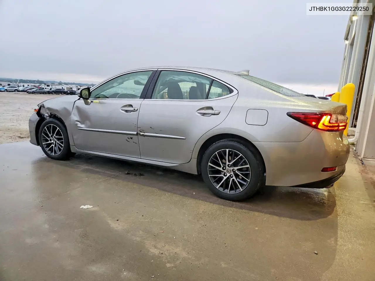 2016 LEXUS ES VIN JTHBK1GG3G2229250 — фото 2