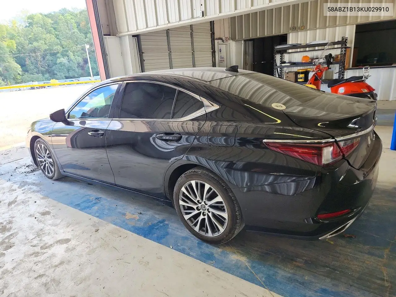 2019 LEXUS ES VIN 58ABZ1B13KU029910 — фото 2
