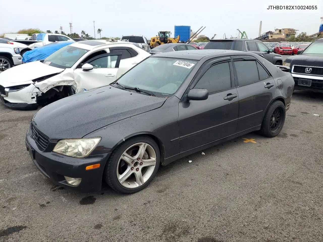 LEXUS IS 2001, VIN JTHBD182X10024055