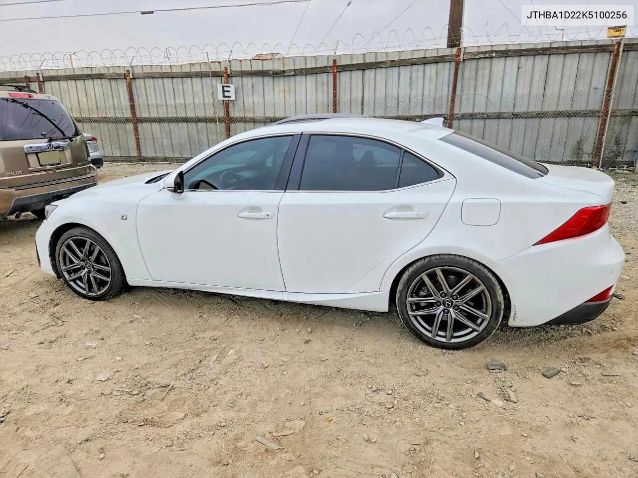 2019 LEXUS IS VIN JTHBA1D22K5100256 — фото 2