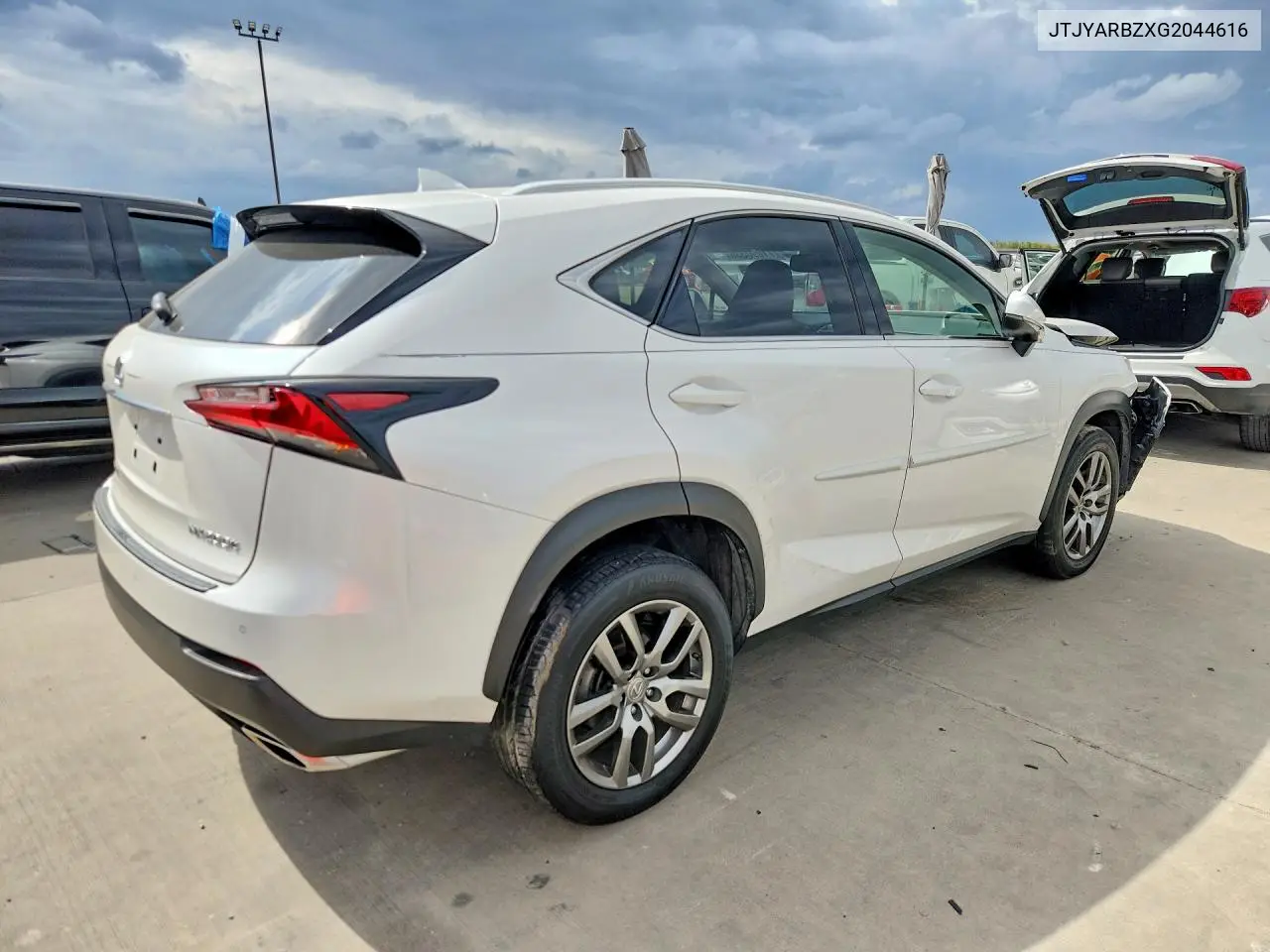 2016 LEXUS NX VIN JTJYARBZXG2044616 — фото 3