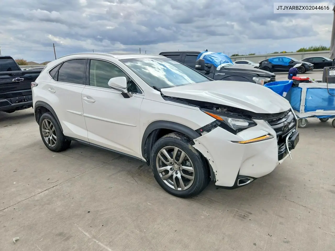 2016 LEXUS NX VIN JTJYARBZXG2044616 — фото 4