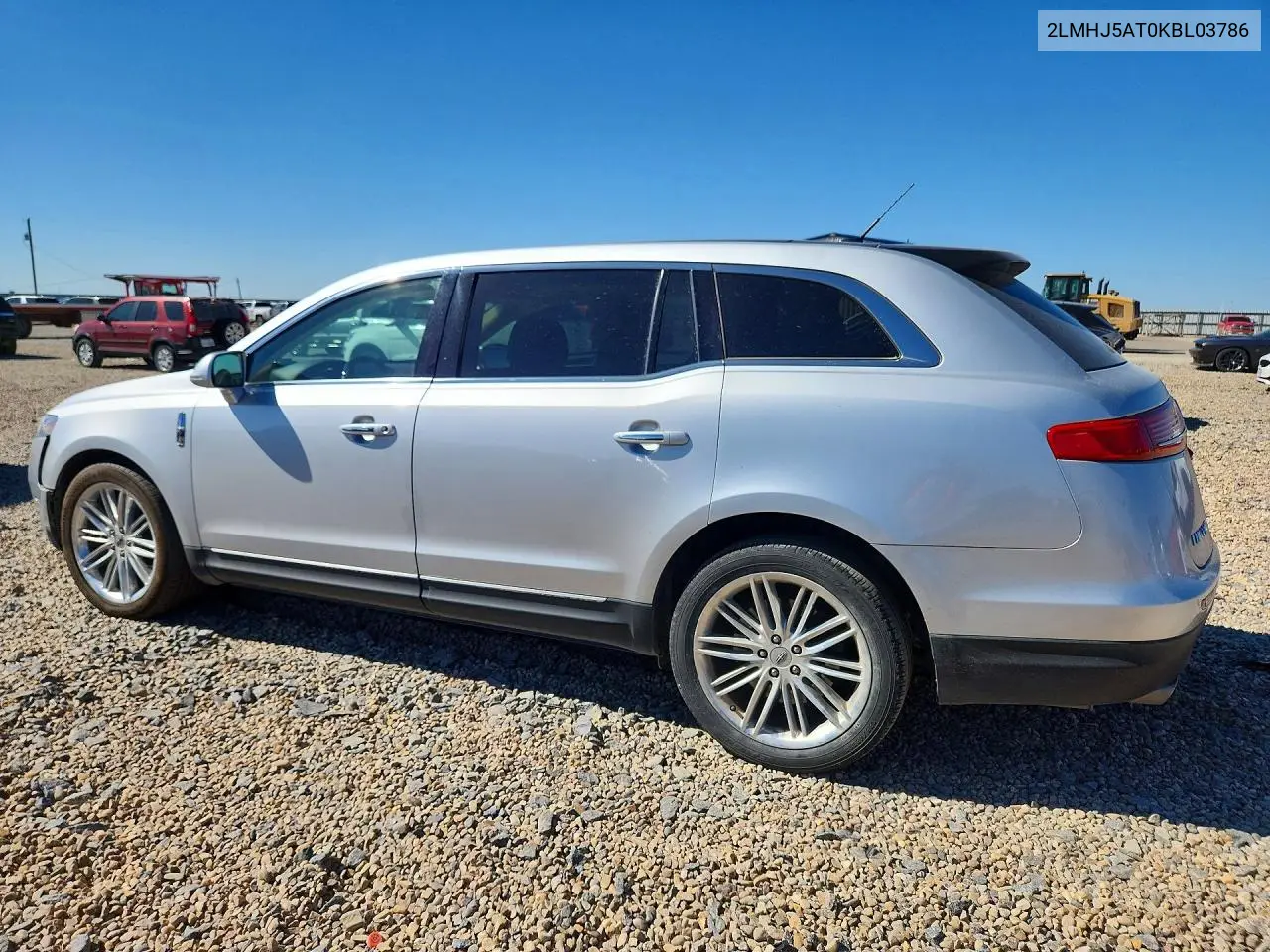 2019 LINCOLN MKT VIN 2LMHJ5AT0KBL03786 — фото 2